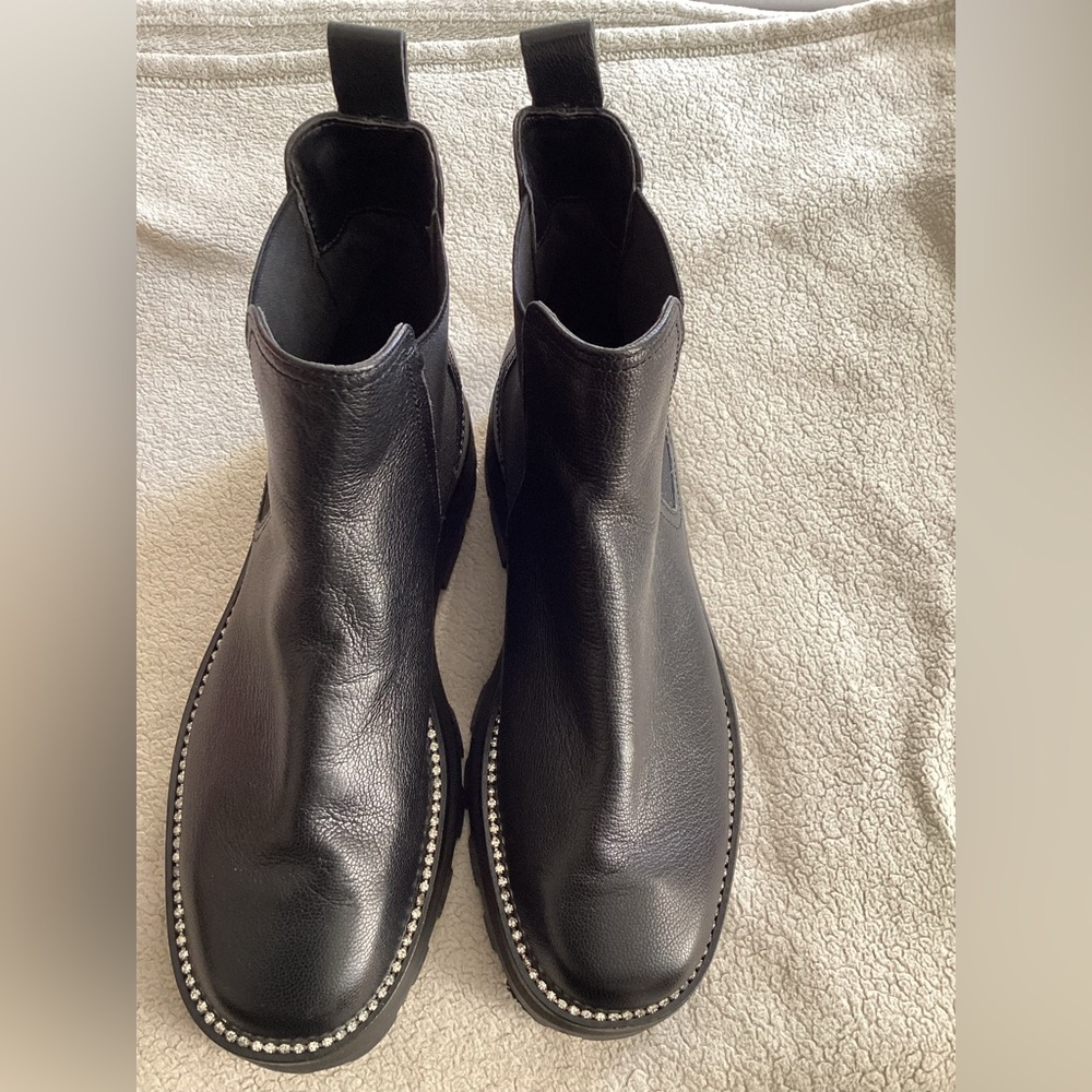 Karl Lagerfeld Black Leather Ladies Mayde Chelsea Boots